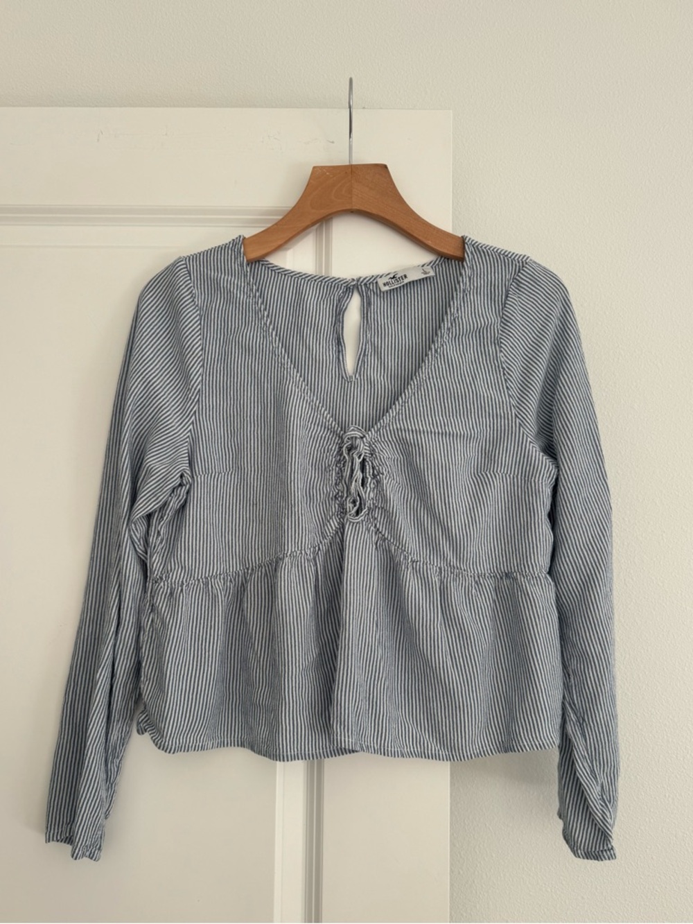 Hollister women’s blue & white striped long sleeve blouse shirt top size large